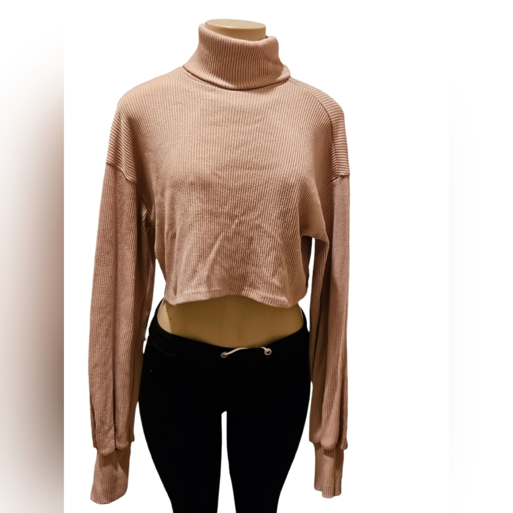 Pre-owned Fashion Nova Ribbed Cropped Turtleneck Sweater – Size Large